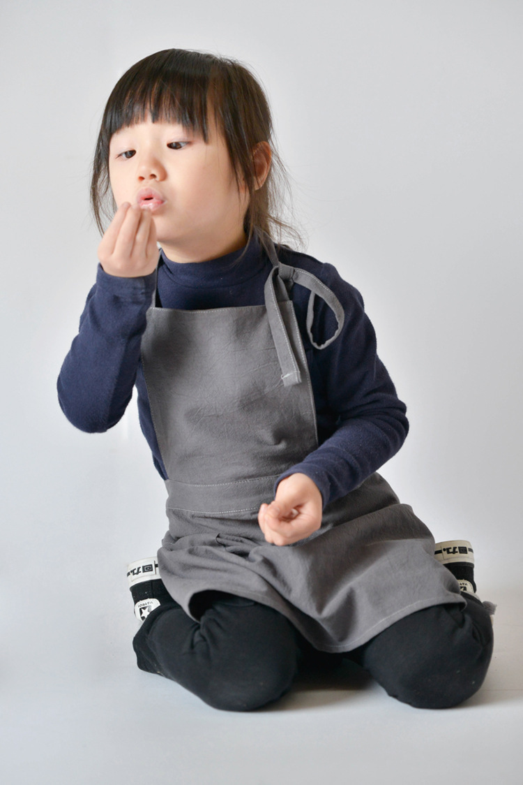 Kids Outdoor Kitchen Accessories - 子供綿エプロンドレス親子ベビー子供ベーキング DIY スカート無地アート広告かわいいキッチンアクセサリー